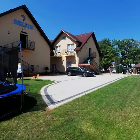 Delfin -przy plaży, widok na morze-2